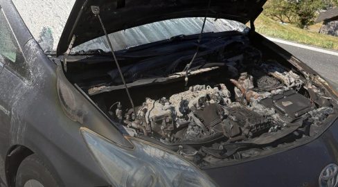 Lungern OW: Auto fängt Feuer auf der Brünigstrasse