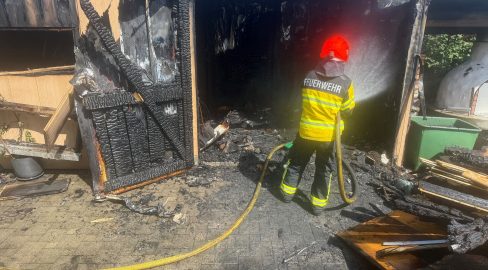 Walzenhausen AR: Geräteschuppen in Brand, Wohnhaus gerettet