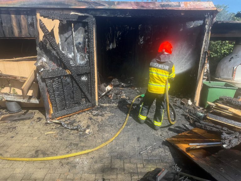 Walzenhausen AR: Geräteschuppen in Brand, Wohnhaus gerettet