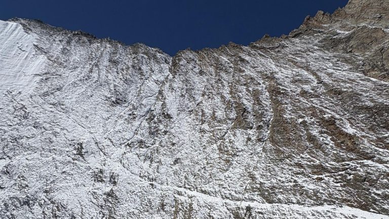 Saas-Fee VS: Bergsteiger stirbt nach Unfall am Nadeljoch