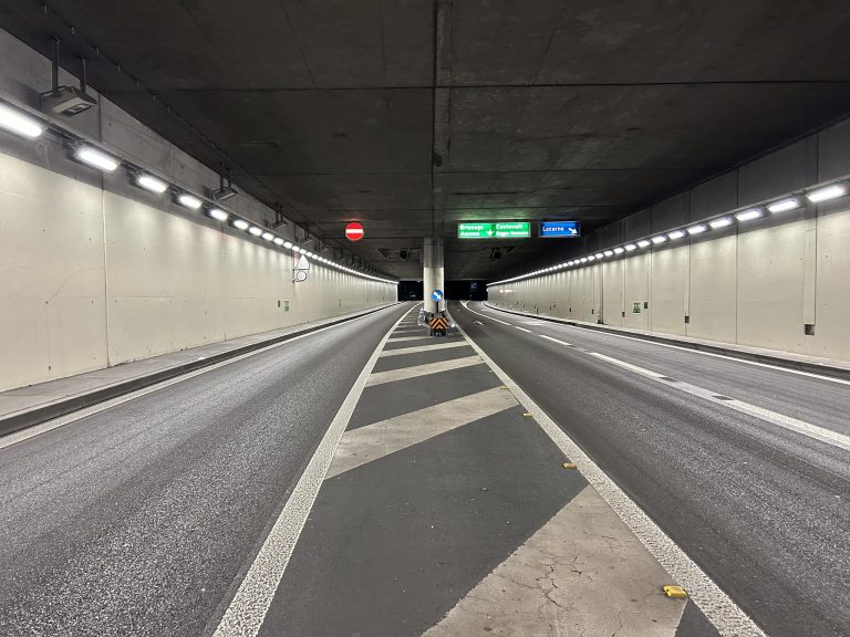Locarno TI: Tunnel Mappo Morettina auf A13 nachts gesperrt