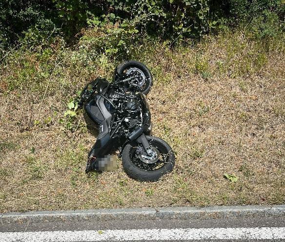 Ramiswil SO: Töff-Lenker stürzt bei Unfall, schwer verletzt