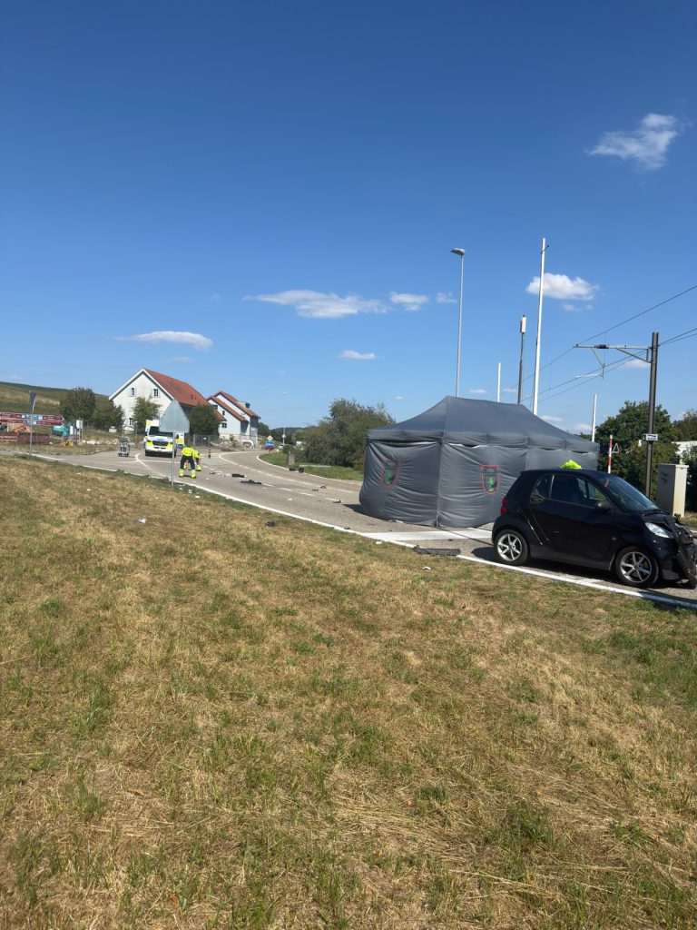 Kölliken AG: E-Roller-Lenker (83) stirbt nach Unfall mit Smart
