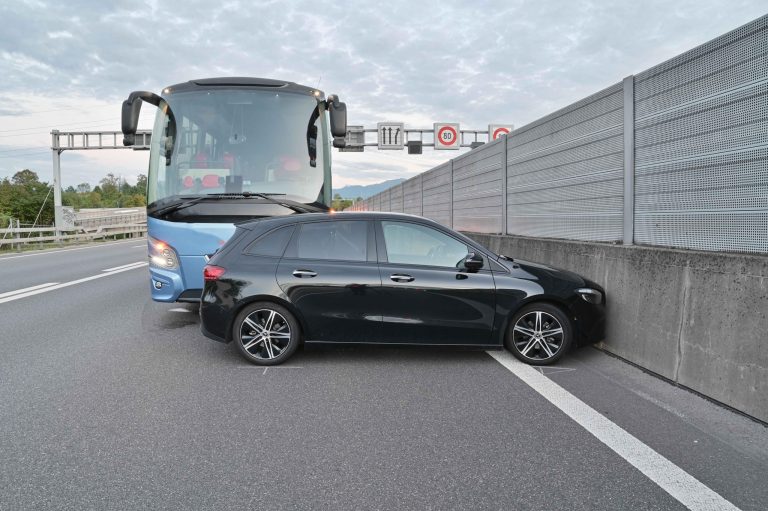 Emmenbrücke LU: Car und Auto krachen auf A2 zusammen: Unfall