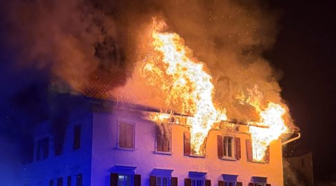 Thusis GR: 5 Personen vermisst, 2 schwer verletzt bei Brand