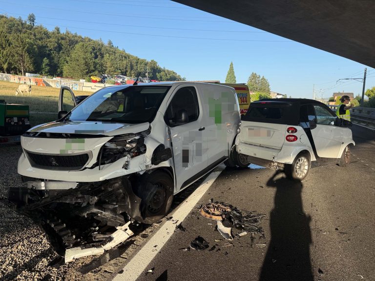 Safenwil AG: Toyota-Lenker (74) verursacht Unfall: 2 Verletzte