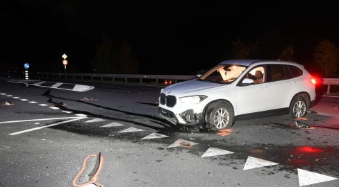 Trin GR: Auto kracht in Kilometerstein, Verletzter bei Unfall