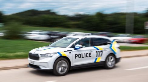 Massonnens FR: Kind (3) gerät unter Auto, Rega-Flug nach Unfall