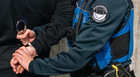 Farvagny FR: Polizei schnappt mutmasslichen Bankräuber