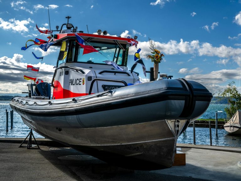 Twann BE: Neues Polizeiboot Argus für den Bielersee