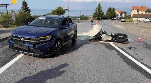 Urnäsch AR: Töff-Lenker kracht gegen Mauer bei Unfall