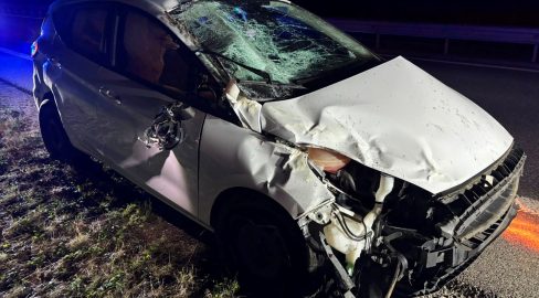 Develier JU: Auto kracht in Böschung, Unfall auf A16