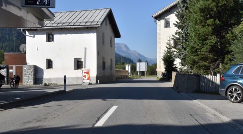 La Punt Chamues-ch GR: Töff kracht in Velo bei Unfall