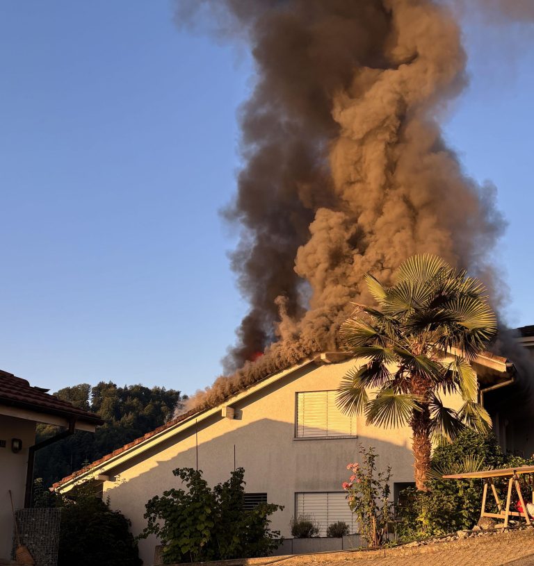 Menznau LU: Feuer greift von Garage auf Wohnhaus über
