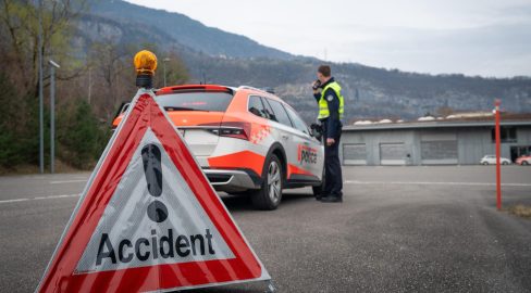 Arbaz VS: Auto prallt an Fels, Lenker (69) stirbt bei Unfall