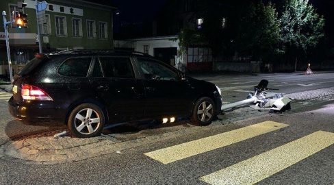 Solothurn SO: Auto prallt in Ampel, Flucht nach Unfall