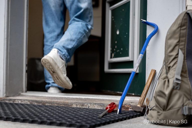 St. Gallen SG: Einbrecher stehlen Tresore und Schmuck