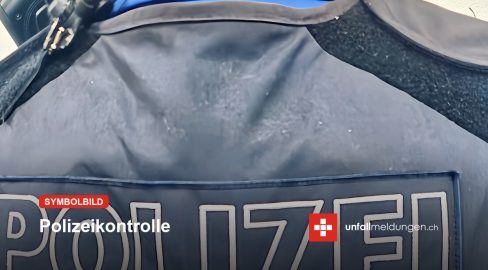 Zürich ZH: Car verliert Öl, Chauffeur bei Kontrolle angezeigt
