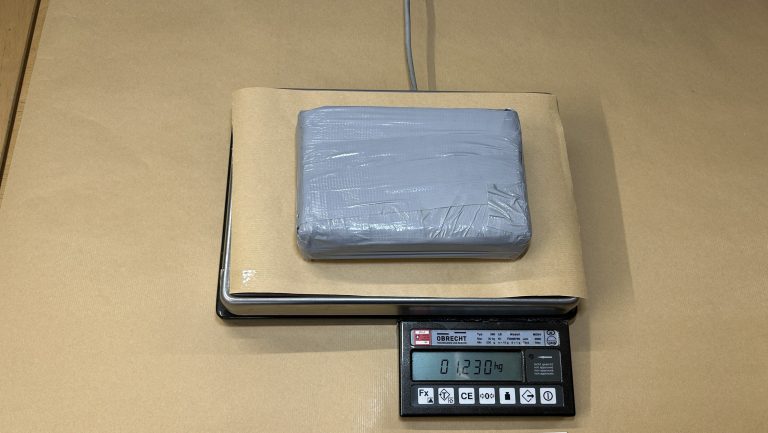 Mumpf AG: Zoll erwischt gesuchten Lenker mit 2,5 Kilo Kokain
