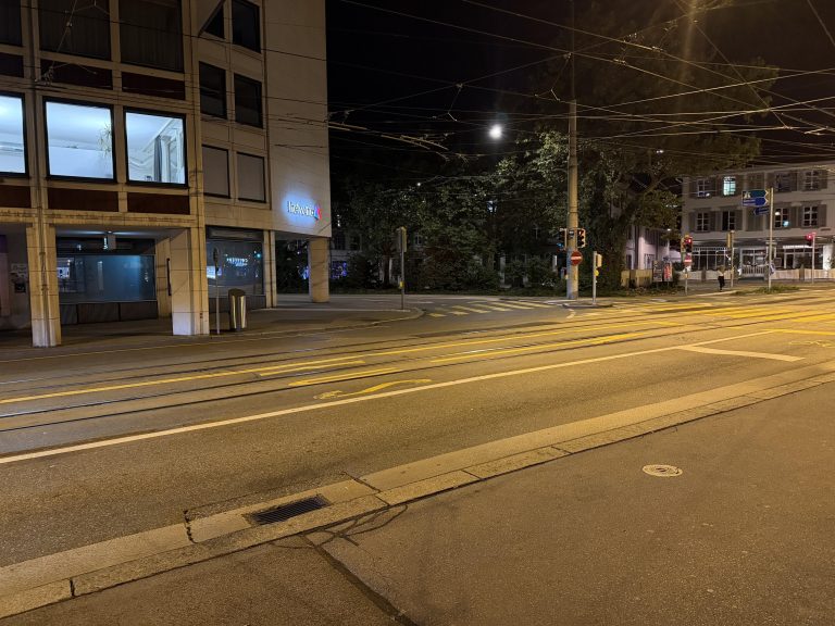 St. Gallen SG: Zu zweit auf E-Scooter mit 1.5 Promille: Unfall