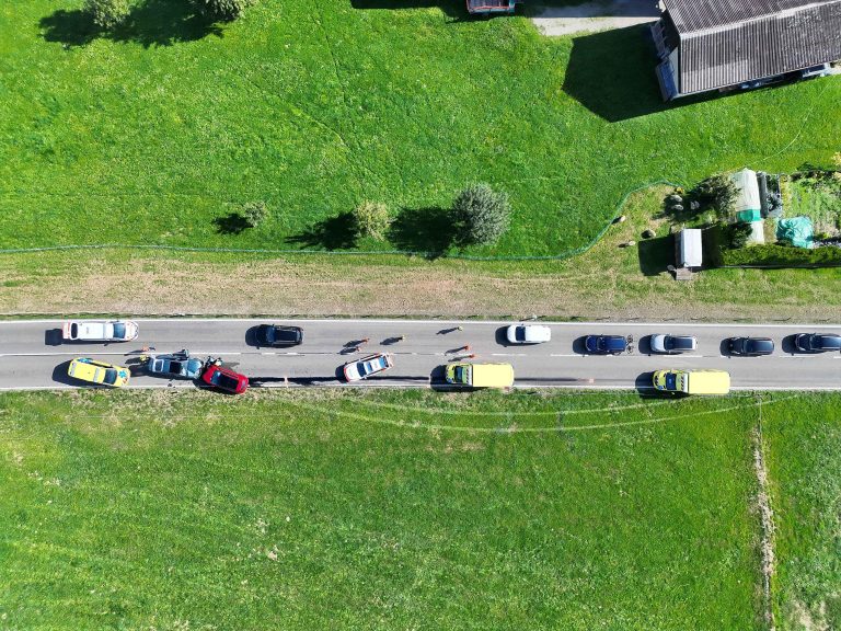 Ricken SG: Frontal-Crash, Mann (65) bei Unfall schwer verletzt