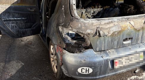 Sitterdorf TG: Parkiertes Auto fängt plötzlich Feuer
