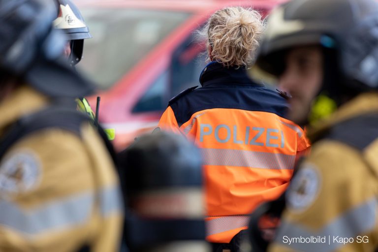 Flums SG: Grillkohle setzt Kunststoffzaun in Brand