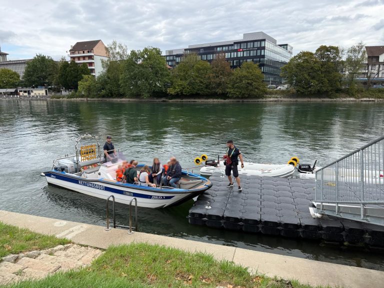 Olten SO: Sondereinheit und Polizeiboot begeistern Tausende