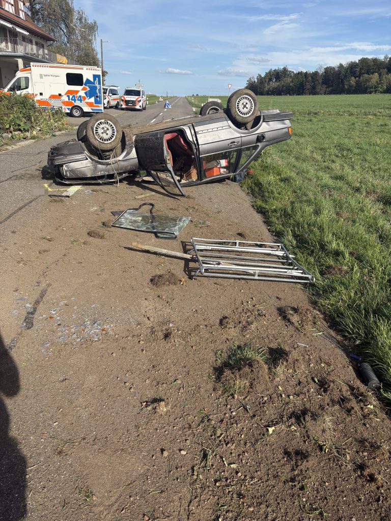 Buch bei Frauenfeld TG: Lenker (22) überschlägt sich bei Unfall