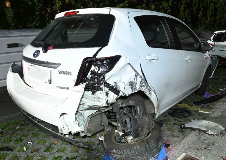 Luzern LU: Frau (20) ohne Ausweis baut Unfall beim Parkieren
