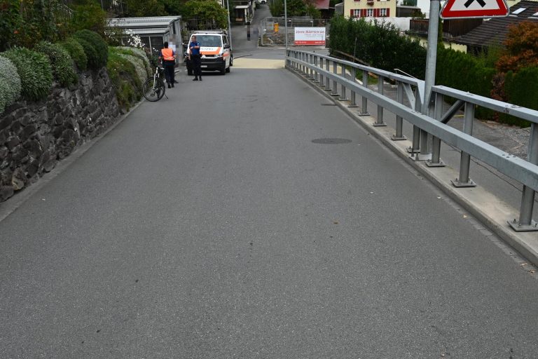 Mels SG: E-Bikerin (73) stürzt bei Unfall schwer verletzt