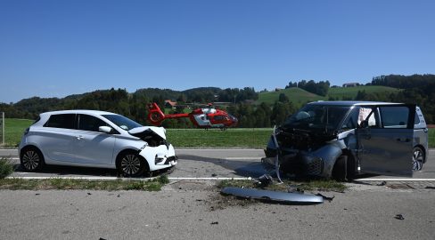 Bazenheid SG: Mann schwer verletzt bei Unfall mit 3 Autos