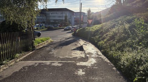 Heerbrugg SG: E-Biker (81) bei Unfall lebensbedrohlich verletzt