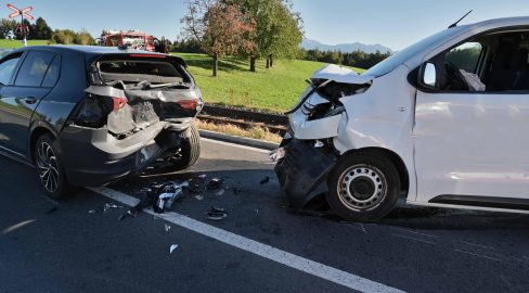 Hochdorf LU: Lieferwagen kracht in Autos, Unfall fordert Spital