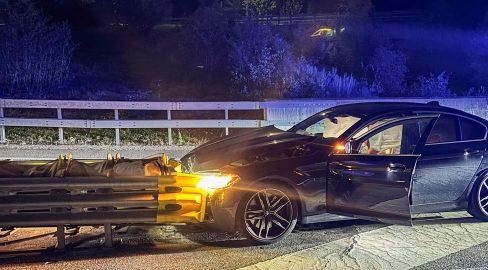 Pratteln BL: BMW-Lenker baut mit 1.88 Promille Unfall auf A22