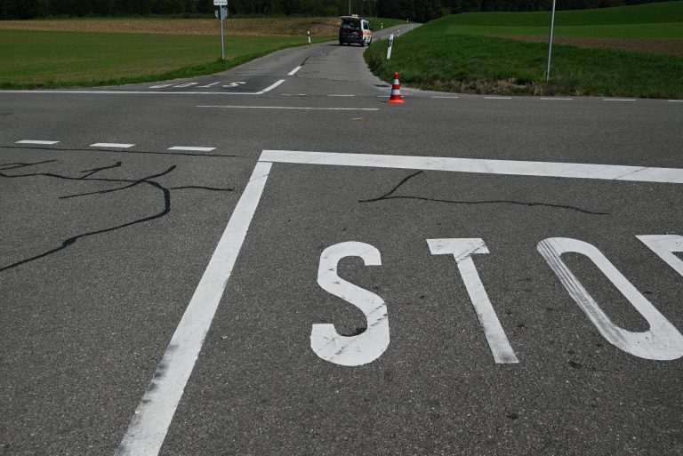 Schwarzenbach SG: Schwerverletzte bei Unfall: PW überschlagen
