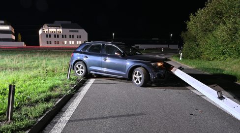 Unfälle Fahrweid, Pfäffikon: Raser (18) klaut Papas Auto und crasht