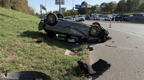 Dättwil AG: Peugeot überschlägt sich bei Unfall auf A1
