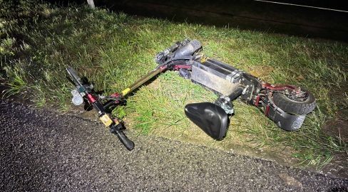 Fisibach AG: Unfall mit E-Trottinett, Mann schwer verletzt
