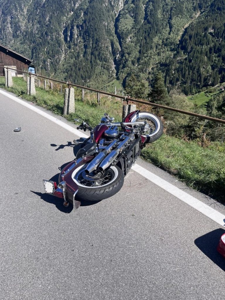 Wassen UR: Unfall am Sustenpass, 2 Töff-Lenker schwer verletzt