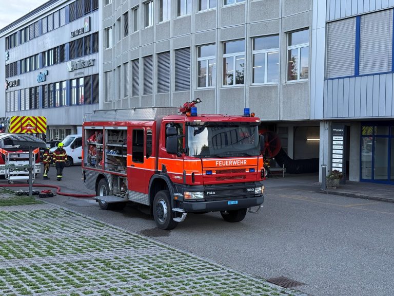 Gossau SG: E-Auto-Brand in Tiefgarage, 50 Personen evakuiert