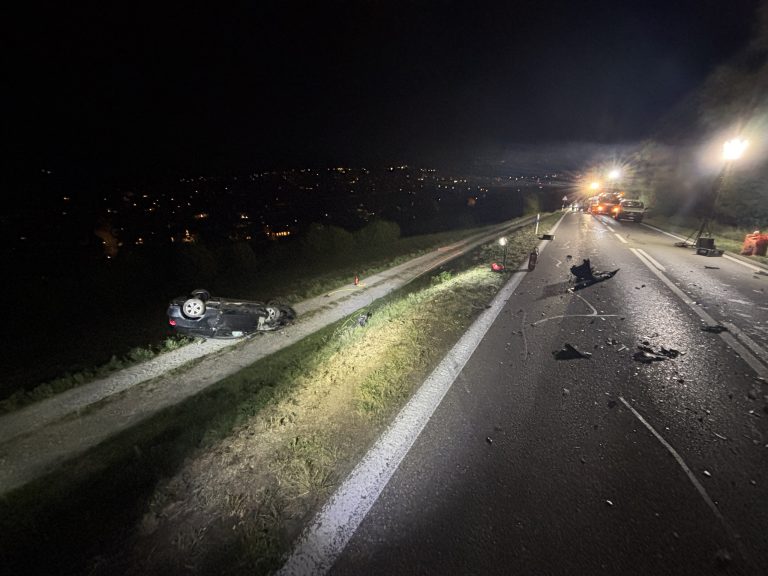 Zufikon AG: Opel kracht in BMW, drei Verletzte bei Unfall