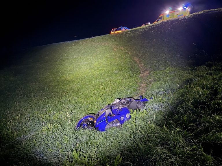 Rehetobel AR: Töff-Lernfahrer (18) stürzt bei Unfall Bord hinab