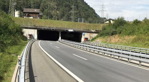 Erstfeld UR: Taubachtunnel auf der A2 nachts gesperrt