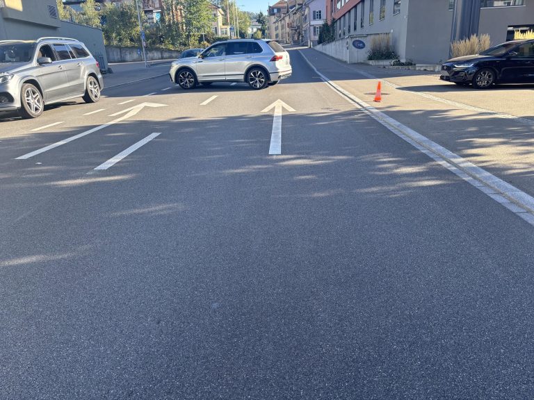 Gossau SG: Roller erfasst Veloanhänger und flüchtet nach Unfall