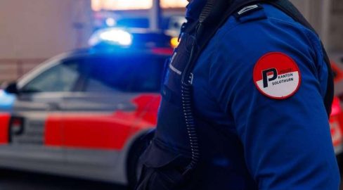 Kestenholz SO: BMW-Lenker baut Unfall auf A1, Frau verletzt