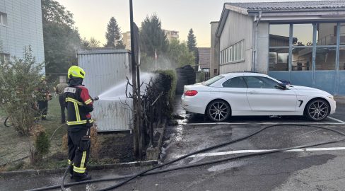 Wohlen AG: Brand beschädigt BMW: Polizei sucht zwei Kinder