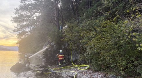 Gersau SZ: Fischer-Grillfeuer löst Brand am See aus
