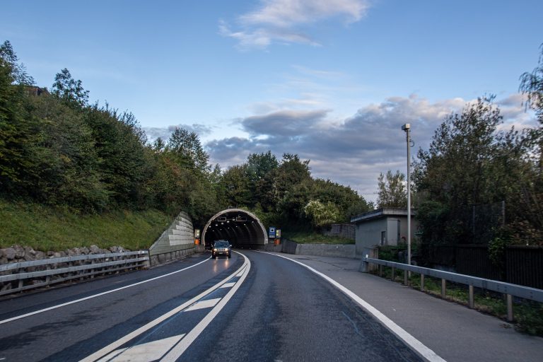 Berner Oberland BE: Sperrungen auf A6 und A8 im Oktober