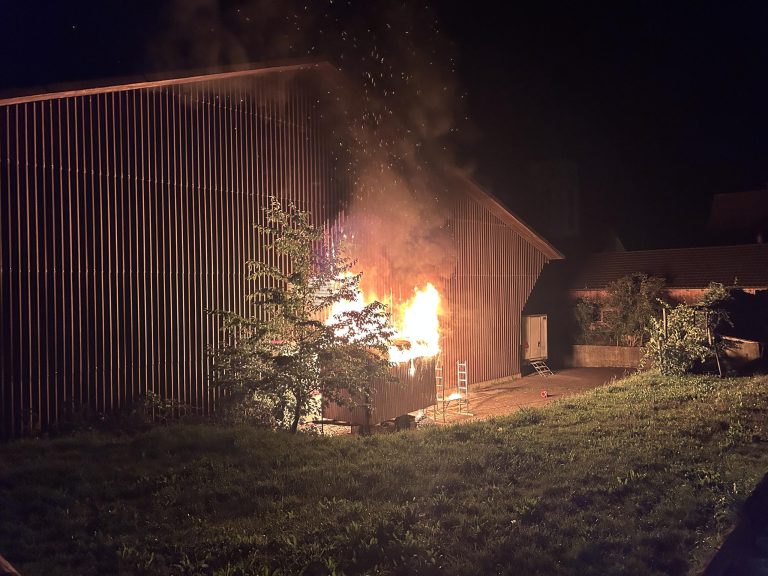 Berg TG: Feuer-Drama bei Lagerhalle, Duo festgenommen